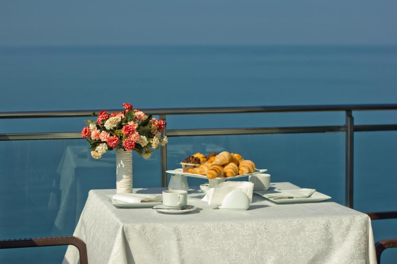 Sky Inn Batumi Ngoại thất bức ảnh